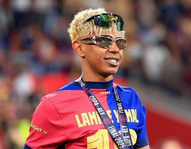 巴黎夏特莱剧院的聚光灯将准时聚焦舞台中央，第69届金球奖颁奖典礼即将拉开大幕